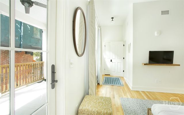 1 E Gordon Street 2, Savannah, GA 31401