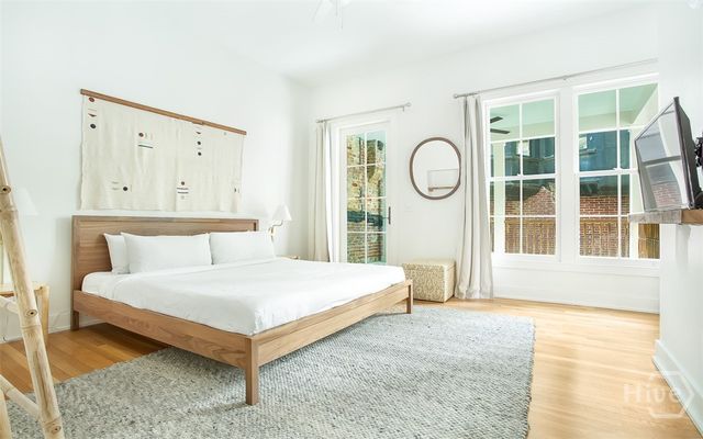 1 E Gordon Street 2, Savannah, GA 31401