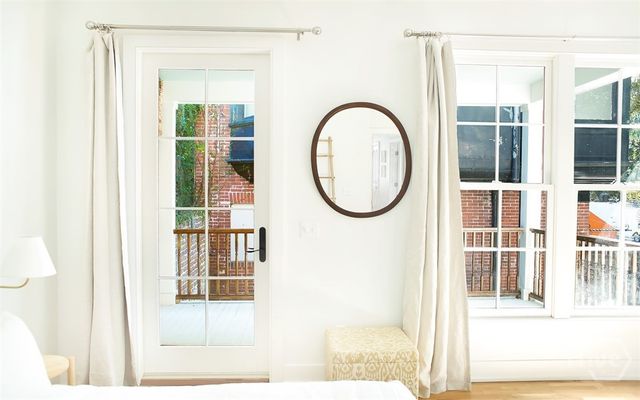 1 E Gordon Street 2, Savannah, GA 31401