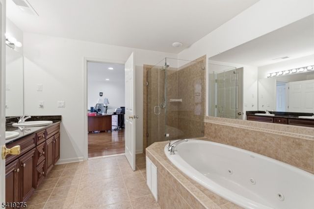 19 Rockhall Ct, Hardyston Twp., NJ 07419