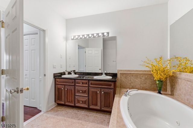 19 Rockhall Ct, Hardyston Twp., NJ 07419