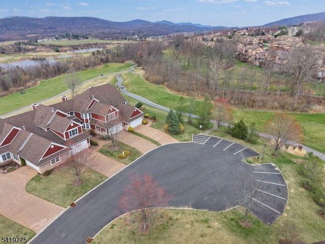 19 Rockhall Ct, Hardyston Twp., NJ 07419