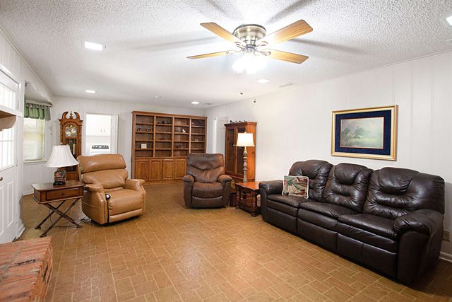 22831 Hickory Ln, Bullard, TX 75757