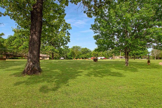 22831 Hickory Ln, Bullard, TX 75757