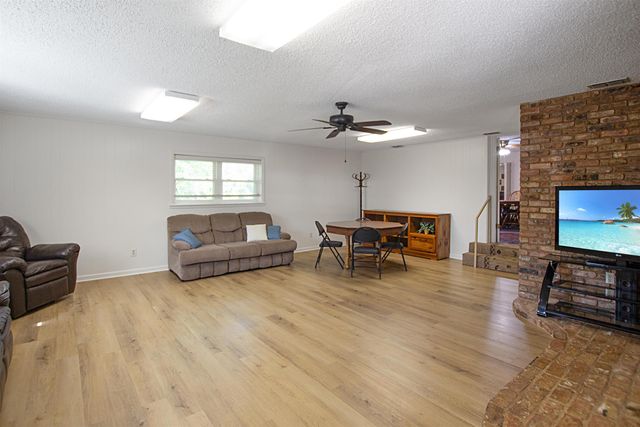 22831 Hickory Ln, Bullard, TX 75757