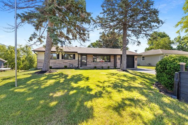 1858 East DRIVE, East Troy, WI 53120
