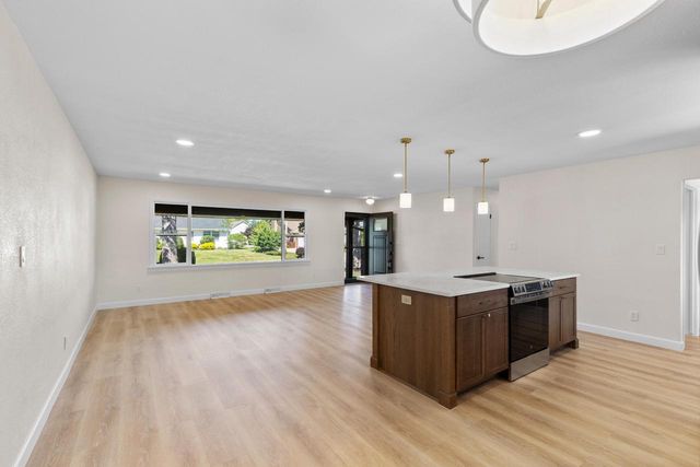 1858 East DRIVE, East Troy, WI 53120