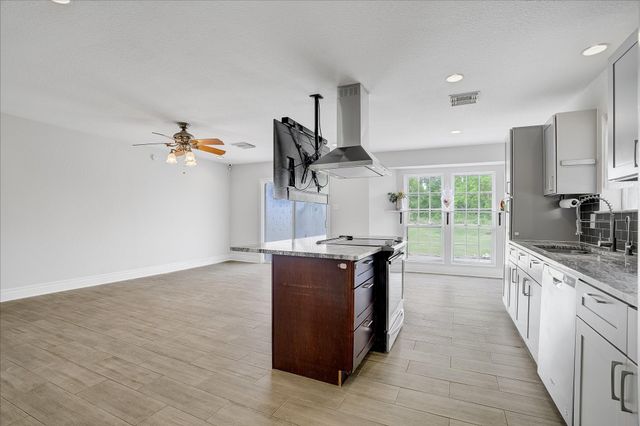 3205 Cemetery Road, Santa Fe, TX 77517