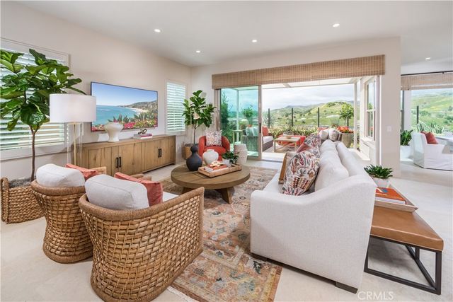 107 Oakstone, Irvine, CA 92618