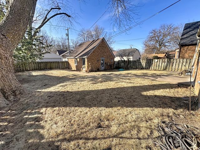 2431 28th Street, Moline, IL 61265