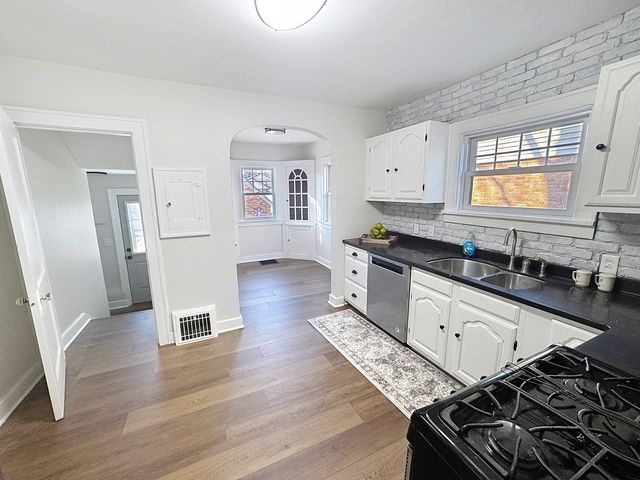 2431 28th Street, Moline, IL 61265