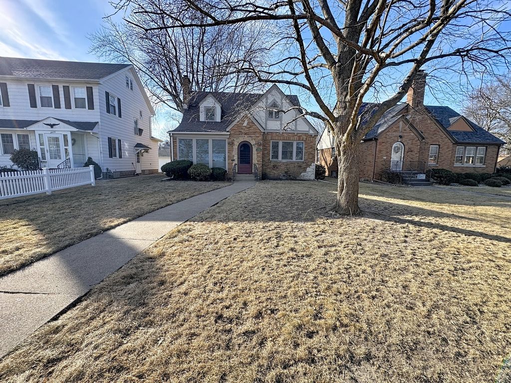 2431 28th Street, Moline, IL 61265