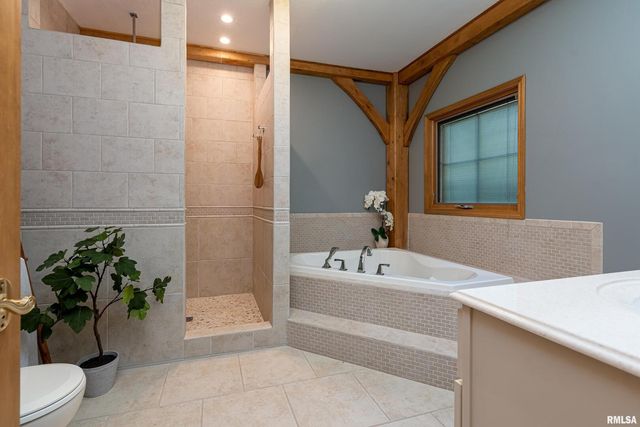 1165 Lake Shore Dr N Drive, Goreville, IL 62939