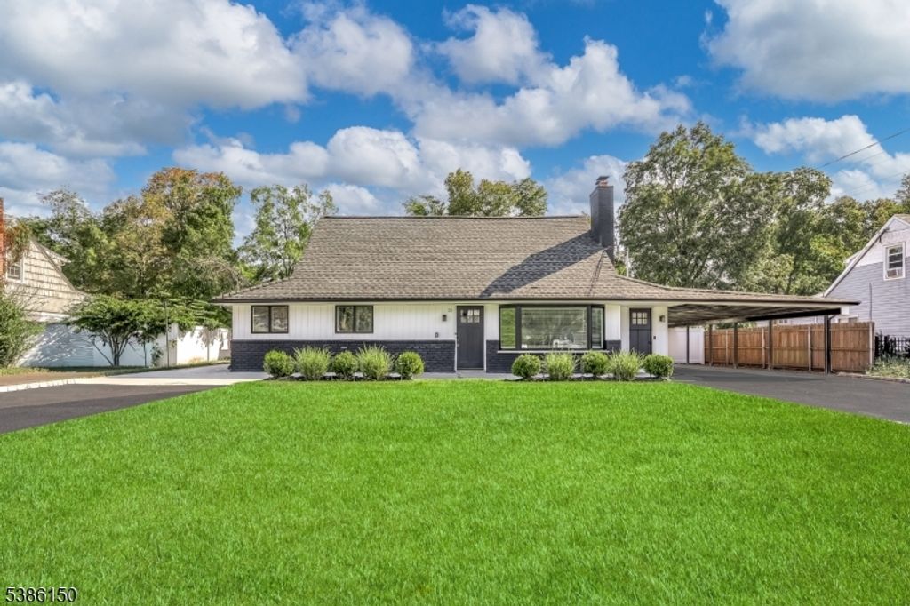 15 Spruce Rd, Pompton Lakes Boro, NJ 07442