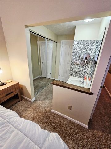 2307 Old Greentree Rd, Scott Twp, PA 15106