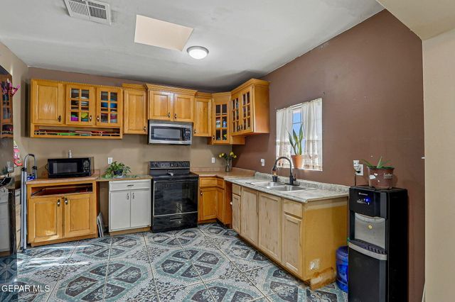 832 BRIAN QUINTERO Circle, San Elizario, TX 79849