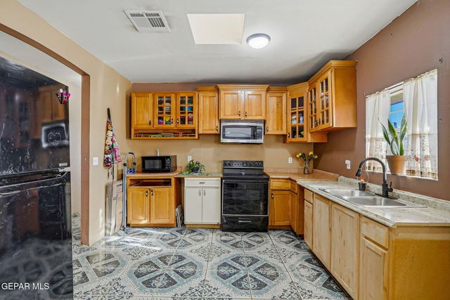 832 BRIAN QUINTERO Circle, San Elizario, TX 79849