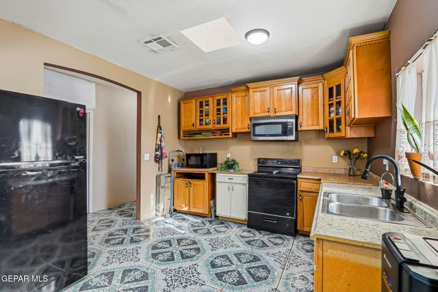 832 BRIAN QUINTERO Circle, San Elizario, TX 79849