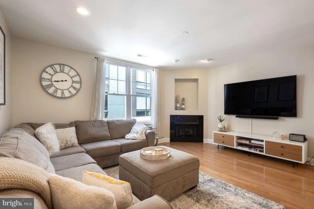 612 QUEEN ST, Philadelphia, PA 19147