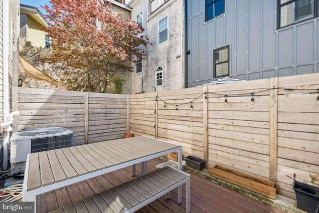 612 QUEEN ST, Philadelphia, PA 19147