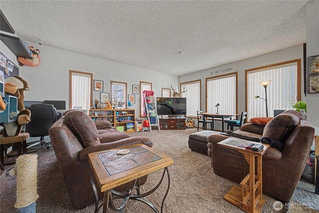 2238 S Crestmont Drive, Moses Lake, WA 98837