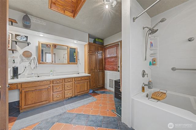 2238 S Crestmont Drive, Moses Lake, WA 98837