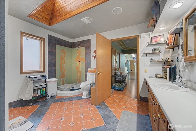 2238 S Crestmont Drive, Moses Lake, WA 98837