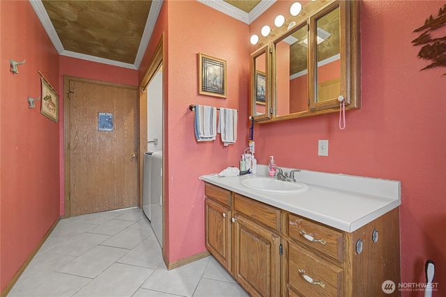 2238 S Crestmont Drive, Moses Lake, WA 98837