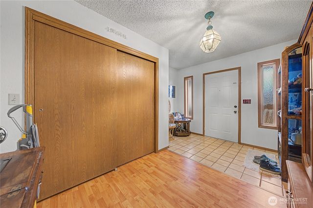 2238 S Crestmont Drive, Moses Lake, WA 98837