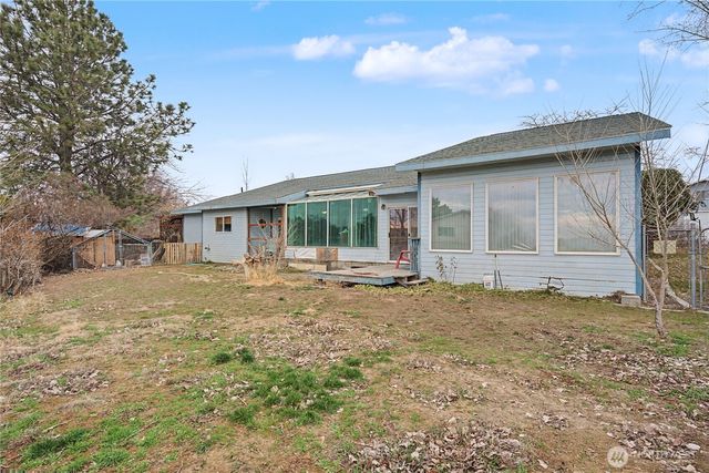 2238 S Crestmont Drive, Moses Lake, WA 98837