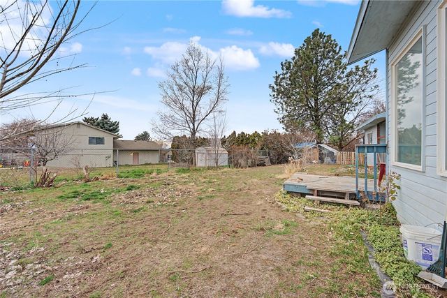 2238 S Crestmont Drive, Moses Lake, WA 98837