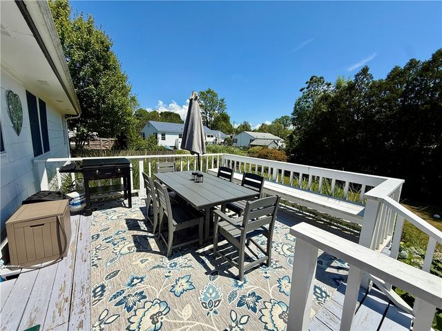 8 mccormick Road, Newport, RI 02840