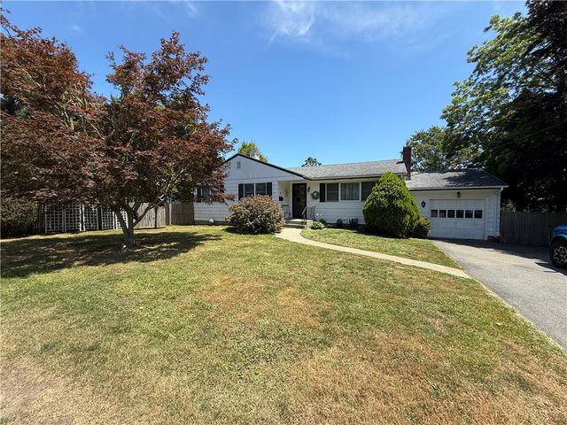 8 mccormick Road, Newport, RI 02840