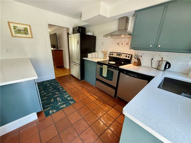 8 mccormick Road, Newport, RI 02840