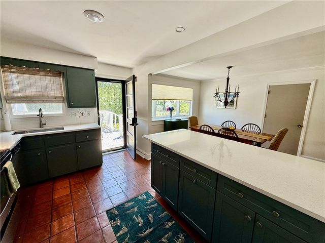 8 mccormick Road, Newport, RI 02840