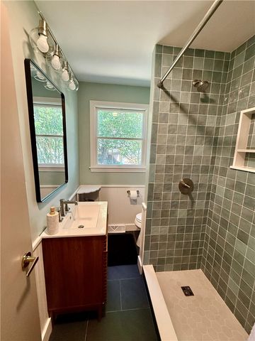 8 mccormick Road, Newport, RI 02840