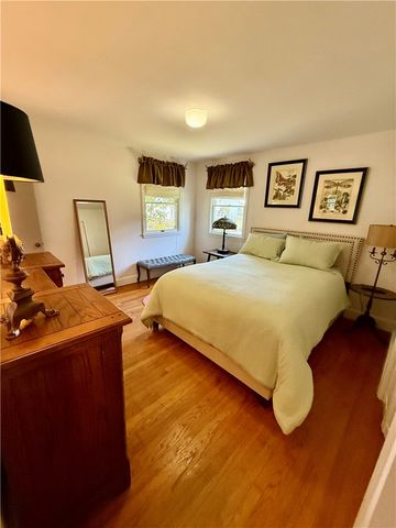 8 mccormick Road, Newport, RI 02840