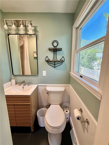 8 mccormick Road, Newport, RI 02840