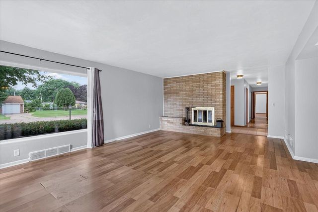 1230 N Harmony Drive, Janesville, WI 53545