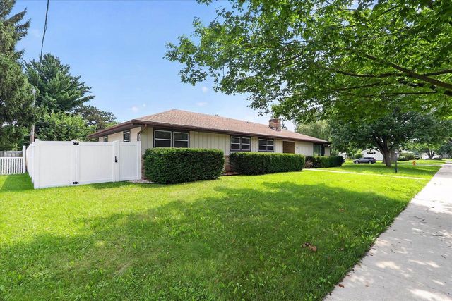 1230 N Harmony Drive, Janesville, WI 53545
