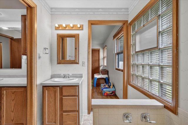 1230 N Harmony Drive, Janesville, WI 53545