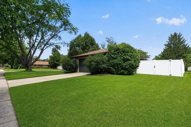 1230 N Harmony Drive, Janesville, WI 53545