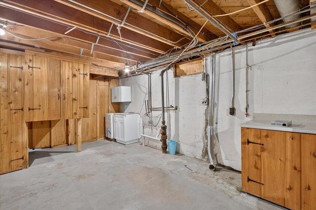 1230 N Harmony Drive, Janesville, WI 53545