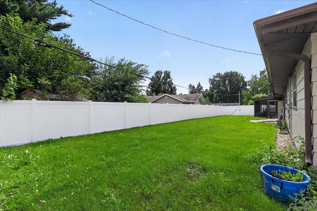 1230 N Harmony Drive, Janesville, WI 53545