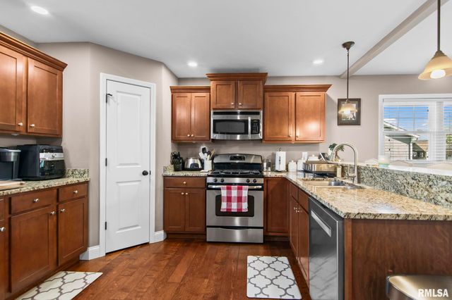 1613 Chriswell Gardens Street, Chatham, IL 62629