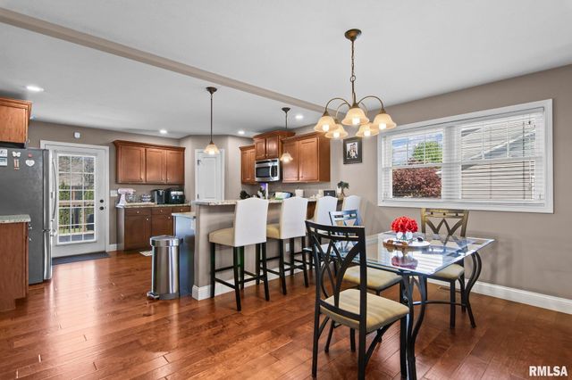1613 Chriswell Gardens Street, Chatham, IL 62629