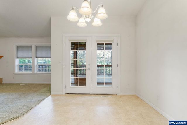 223 Penni Ln, Silverton, OR 97381