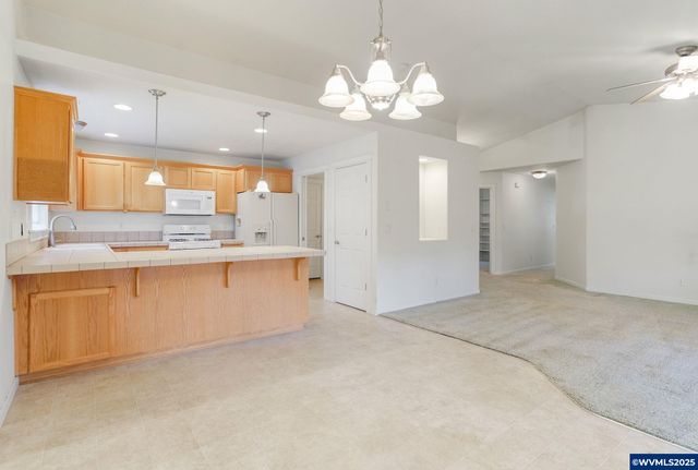 223 Penni Ln, Silverton, OR 97381