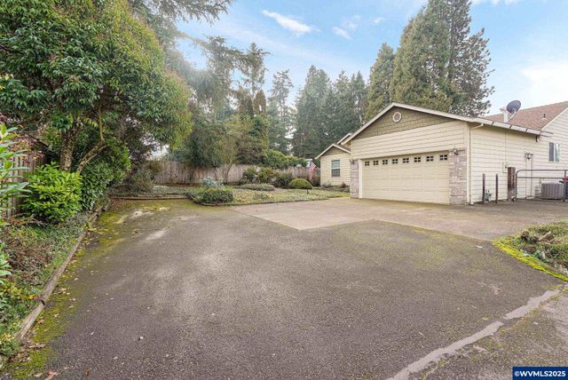 223 Penni Ln, Silverton, OR 97381