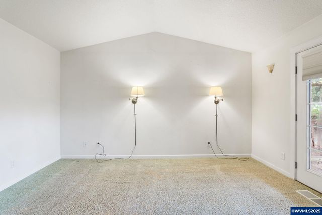 223 Penni Ln, Silverton, OR 97381